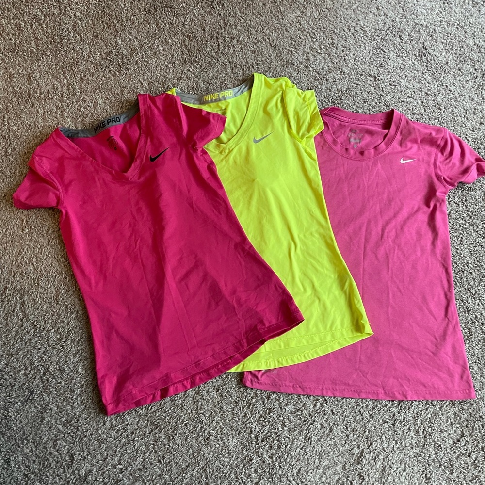 3 Nike Pro Short sleeve shirts - fitted style - Medium